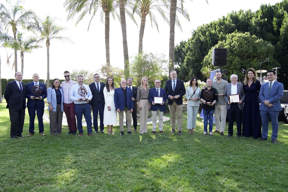 Nicolás y Valero, restaurante Ginés, Mariano Sánchez, Mariano San Martín, eh! de Cáritas y el actor Jaime Lorente, premiados por HoyTú en su fiesta anual